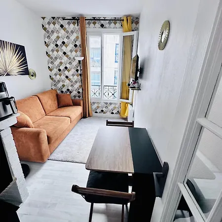 Cosy Paris 2P Vue Tour Eiffel Appartement *